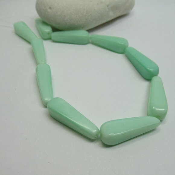 Uranium glass beads - Picture 4 of 8